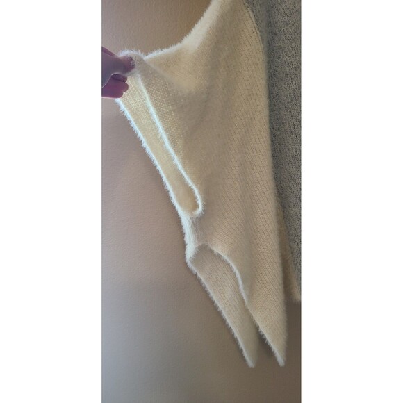 Roffe Accessories Oversized/ Stretchy/ Fuzzy Kimono Sweater Womens One Size - Picture 7 of 8